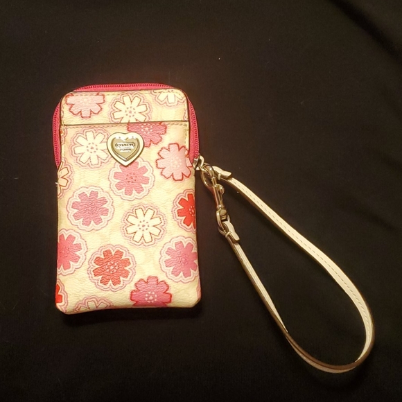 Coach Handbags - Coach wristlet